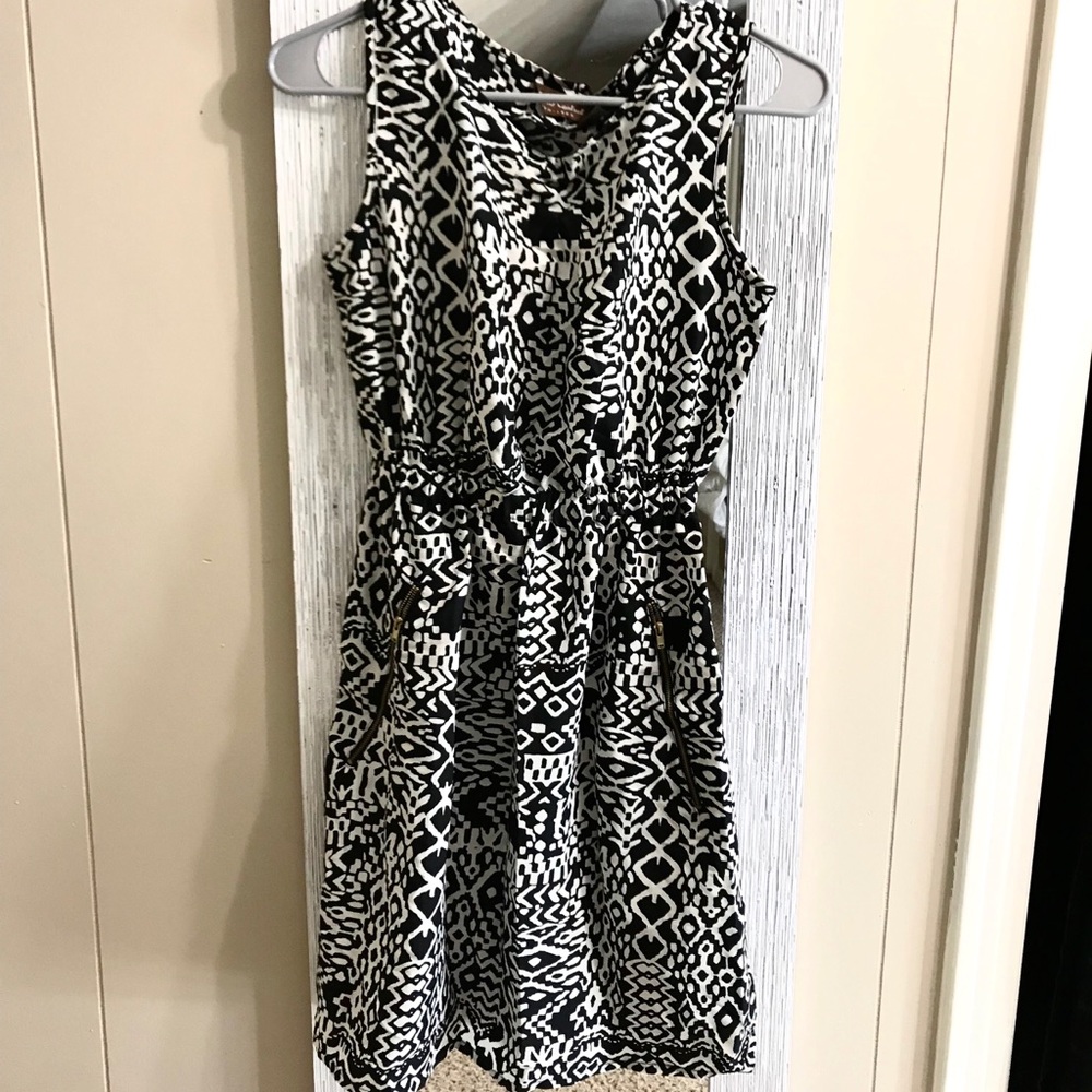 Speed Control Black/Cream Dress